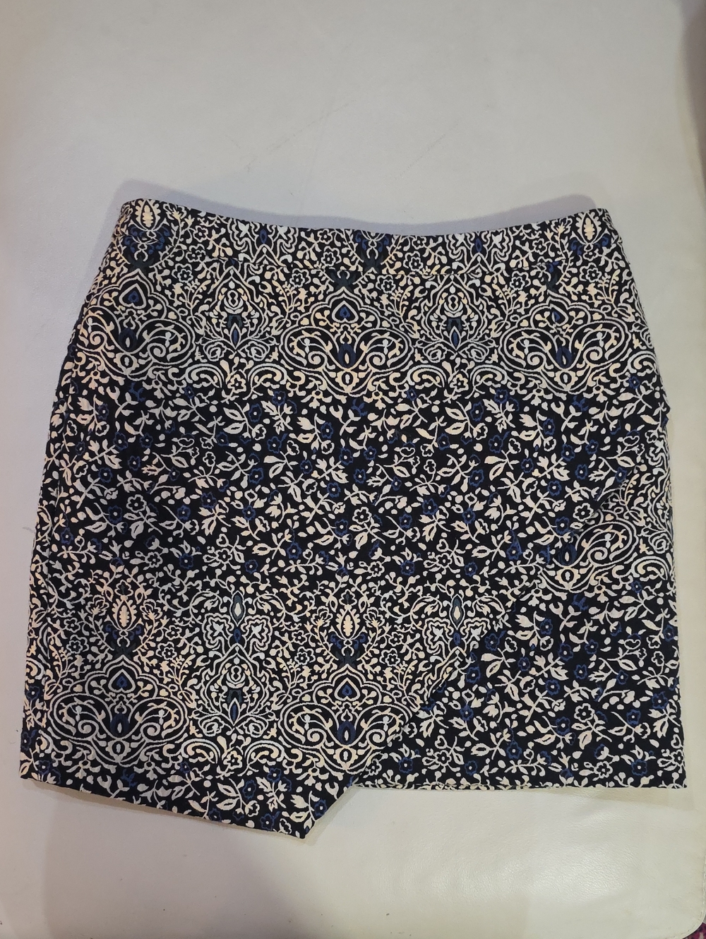 H&M Navy Cream Patterned Mini Skirt Jacquard Asymmetrical Lined Zip Size 10